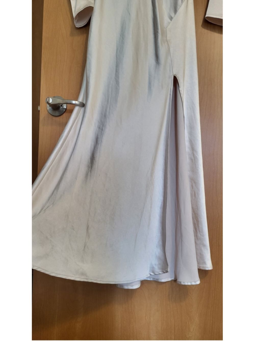 New Selfie Leslie Satin Midi Champagne Long Sleeves Dress Size 6 - Picture 6 of 10